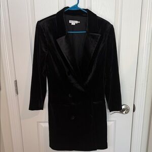 Good American Black Velvet long sleeved Double-Breasted Blazer dress .